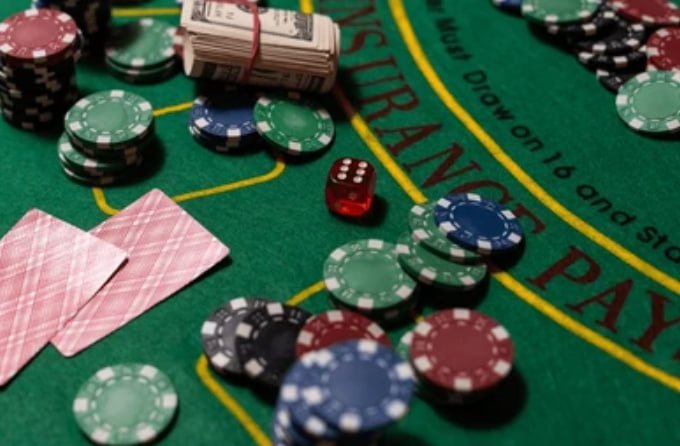 Meja Texas Poker live di sims4updates dengan dealer profesional dan papan taruhan yang jelas